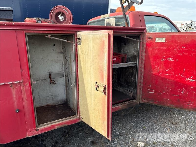Dodge Ram 3500 Vieglais kravas automobilis/izkraušana no sāniem