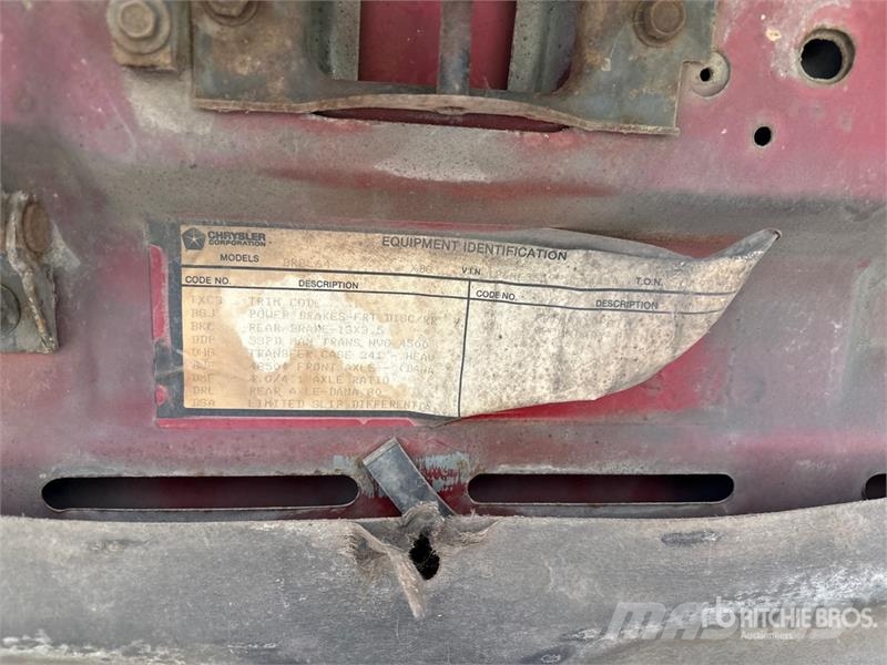 Dodge Ram 3500 Vieglais kravas automobilis/izkraušana no sāniem