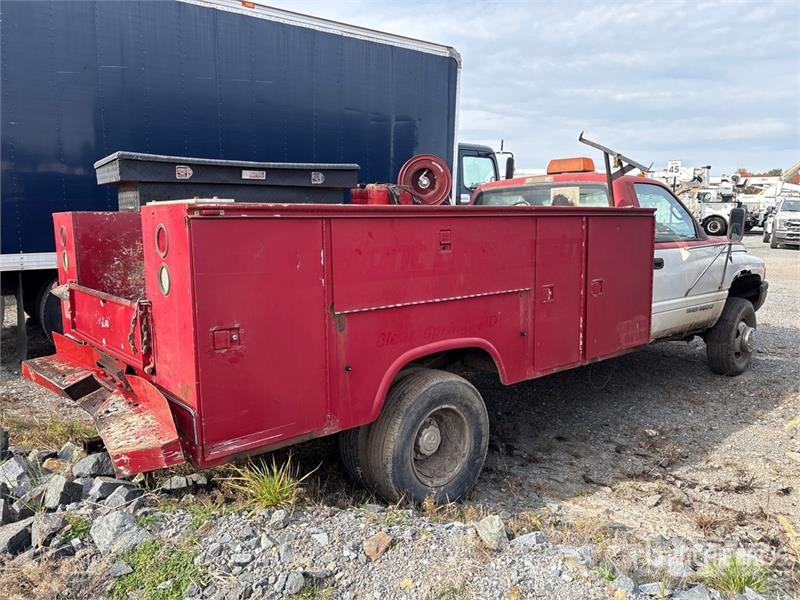 Dodge Ram 3500 Vieglais kravas automobilis/izkraušana no sāniem