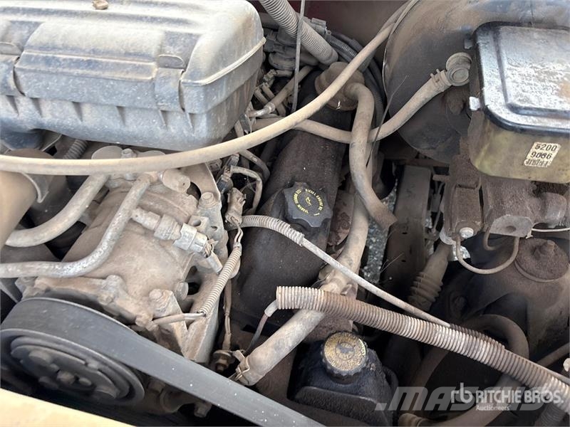 Dodge Ram 3500 Vieglais kravas automobilis/izkraušana no sāniem