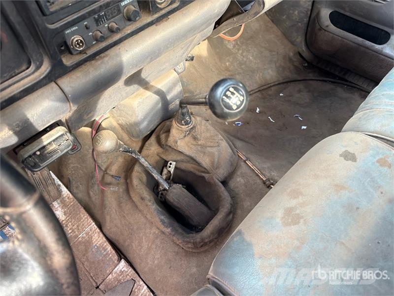 Dodge Ram 3500 Vieglais kravas automobilis/izkraušana no sāniem