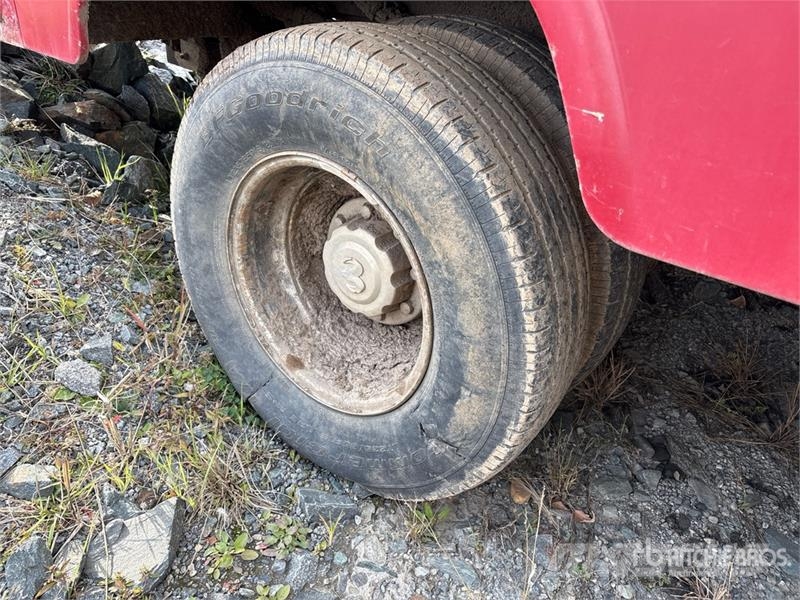 Dodge Ram 3500 Vieglais kravas automobilis/izkraušana no sāniem