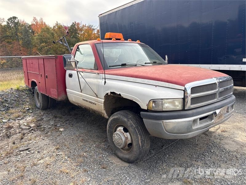 Dodge Ram 3500 Vieglais kravas automobilis/izkraušana no sāniem