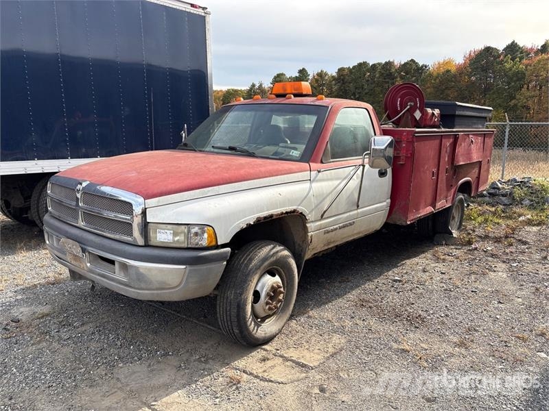 Dodge Ram 3500 Vieglais kravas automobilis/izkraušana no sāniem