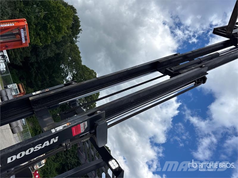Doosan B15SU-9 2750 lb Electric Forklift Sähkötrukit