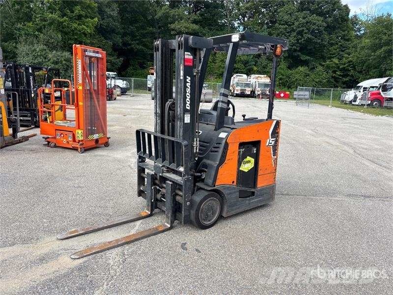 Doosan B15SU-9 2750 lb Electric Forklift Sähkötrukit