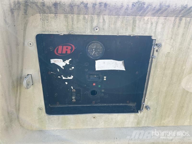 Doosan P185WYM-T4I コンプレッサー