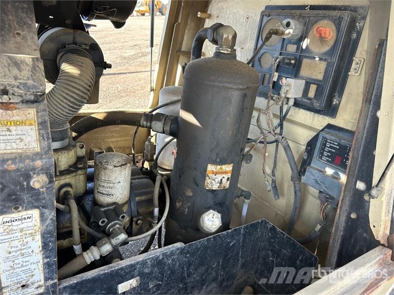 Doosan P185WYM-T4I コンプレッサー