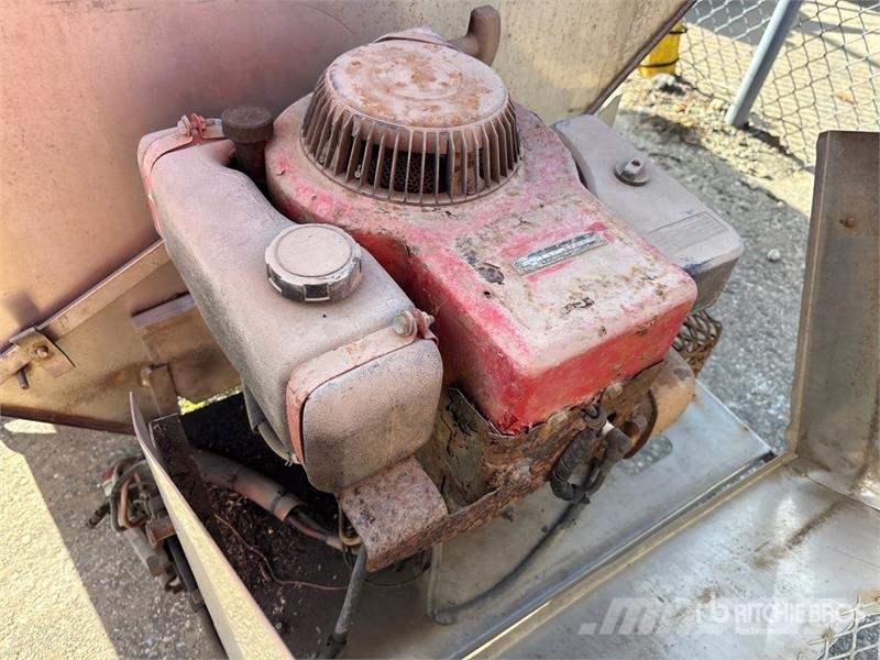  DownEaster Electric Slide-In Salt Spreader - Fits  砂鹽撒布機