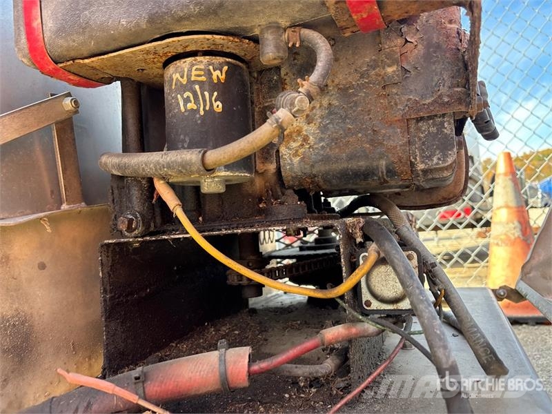  DownEaster Electric Slide-In Salt Spreader - Fits  砂鹽撒布機