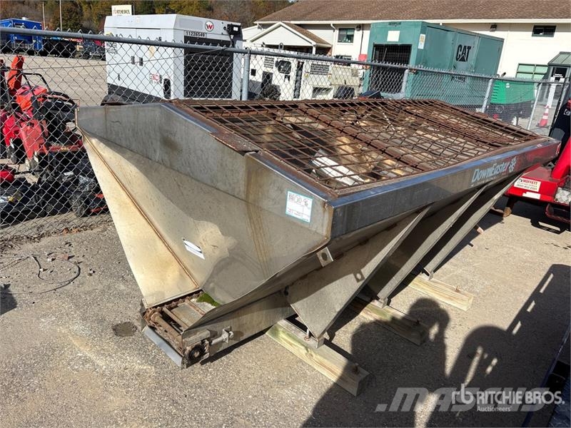  DownEaster Electric Slide-In Salt Spreader - Fits  砂鹽撒布機