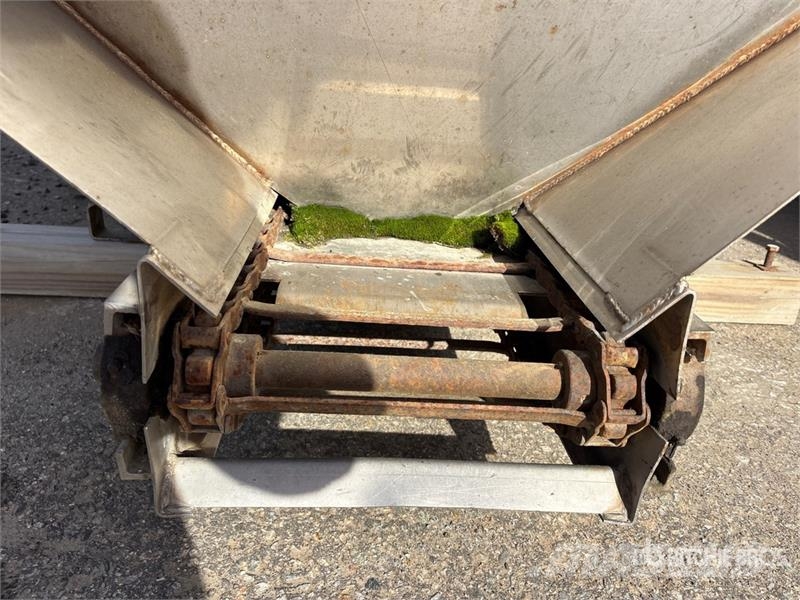  DownEaster Electric Slide-In Salt Spreader - Fits  砂鹽撒布機
