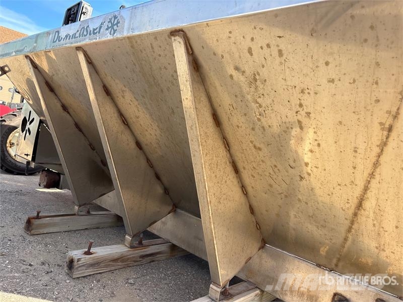  DownEaster Electric Slide-In Salt Spreader - Fits  砂鹽撒布機