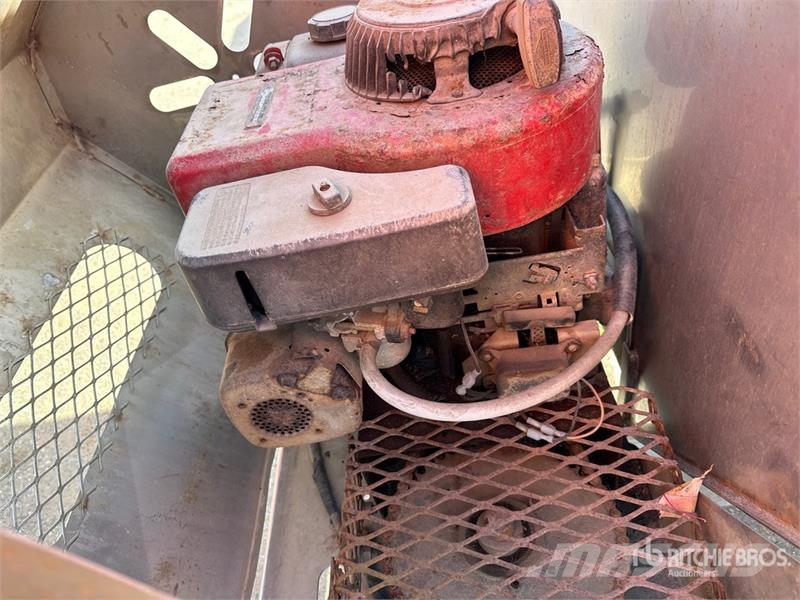  DownEaster Electric Slide-In Salt Spreader - Fits  砂鹽撒布機
