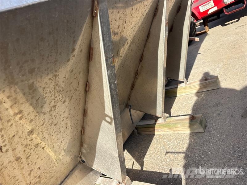 DownEaster Slide-In Salt Spreader - Fits Truck Trosilci peska in soli
