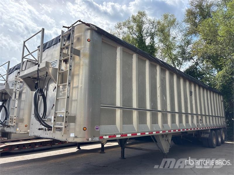 East Mfg SE 48 ft Tri/A Aluminum Live Bottom Trailer Puspriekabės su grindimis