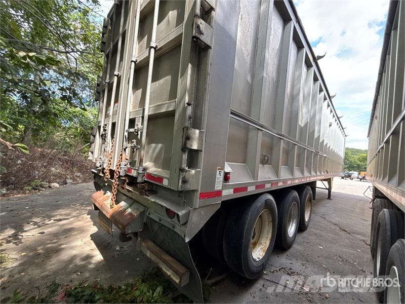 East Mfg SE 48 ft Tri/A Aluminum Live Bottom Trailer Puspriekabės su grindimis