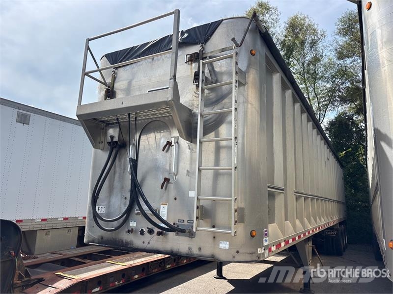 East Mfg SE 48 ft Tri/A Aluminum Live Bottom Trailer Puspriekabės su grindimis
