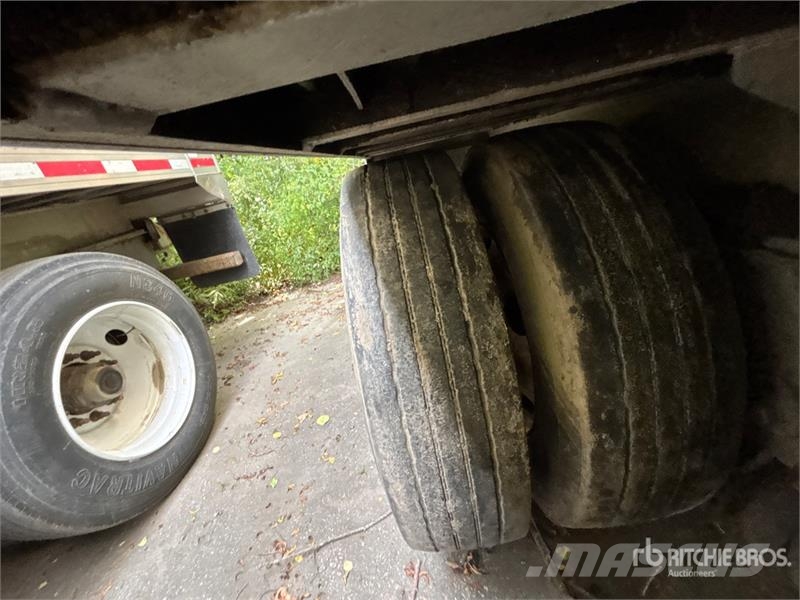 East Mfg SE 48 ft Tri/A Aluminum Live Bottom Trailer Puspriekabės su grindimis