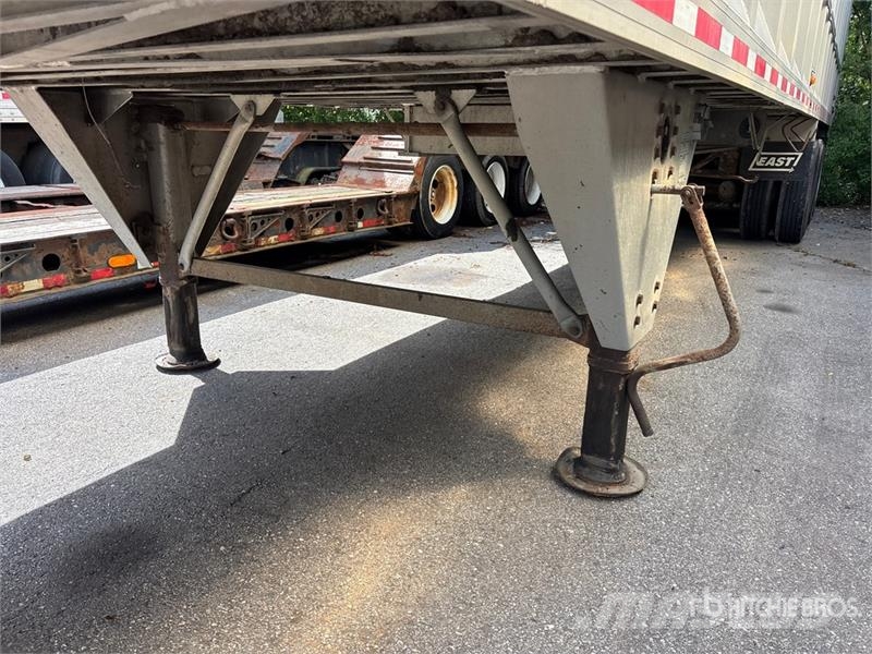East Mfg SE 48 ft Tri/A Aluminum Live Bottom Trailer Puspriekabės su grindimis