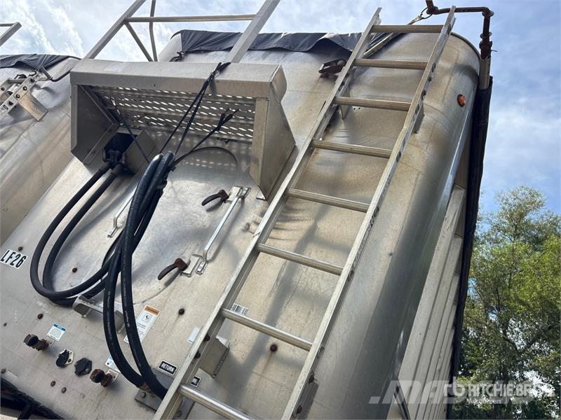 East Mfg SE 48 ft Tri/A Aluminum Live Bottom Trailer Puspriekabės su grindimis