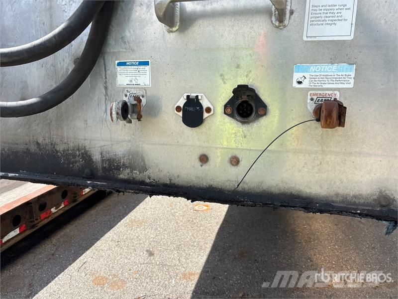 East Mfg SE 48 ft Tri/A Aluminum Live Bottom Trailer Puspriekabės su grindimis