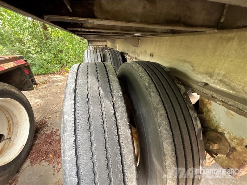 East Mfg SE 48 ft Tri/A Aluminum Live Bottom Trailer Puspriekabės su grindimis