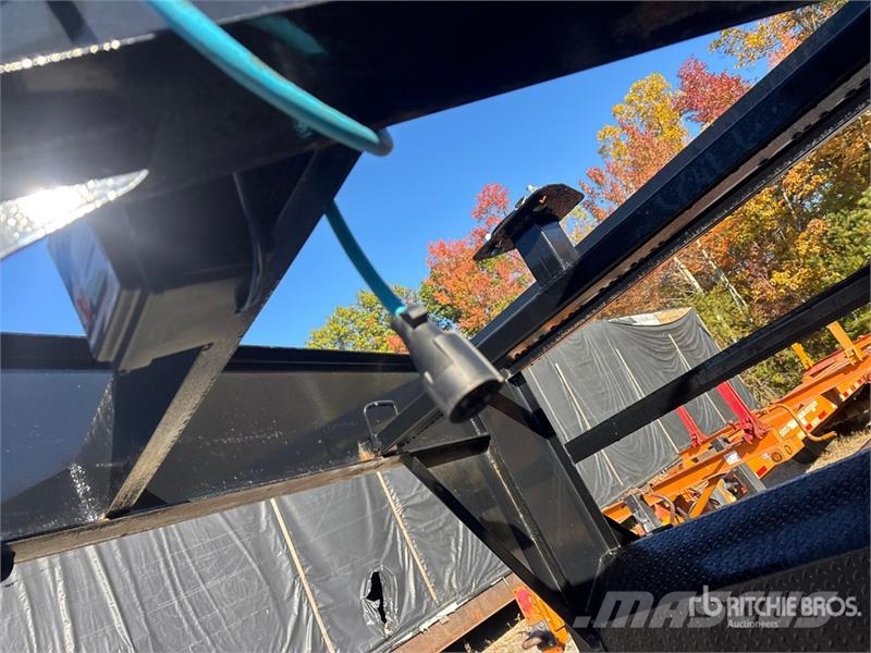 East Mfg Texas 32 ft T/A Gooseneck Equipment Trailer Prikolice za prevoz vozil