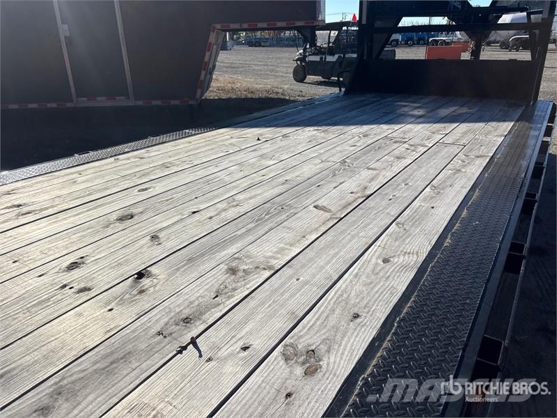 East Mfg Texas 32 ft T/A Gooseneck Equipment Trailer Prikolice za prevoz vozil