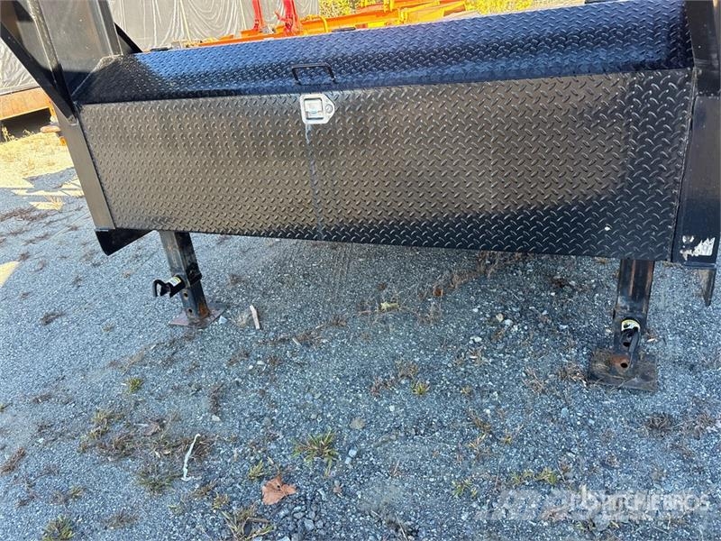 East Mfg Texas 32 ft T/A Gooseneck Equipment Trailer Prikolice za prevoz vozil