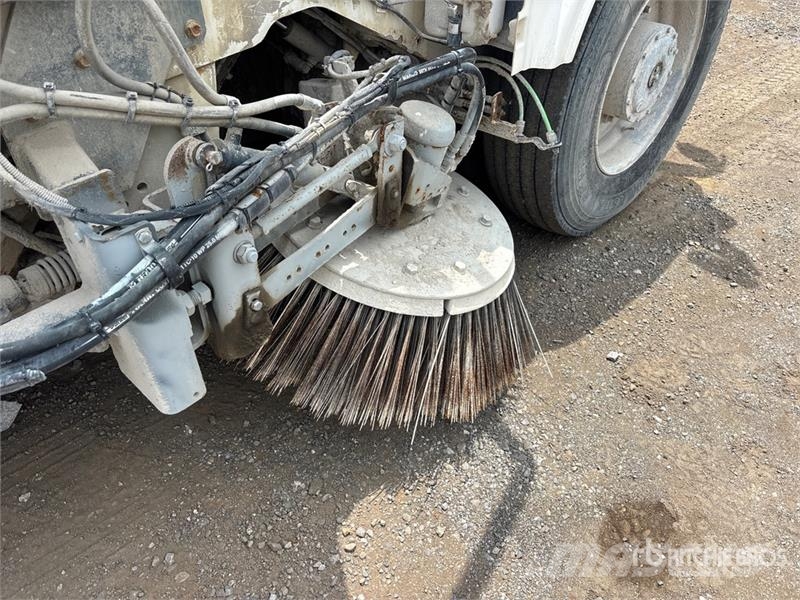 Elgin Pelican Sweeper Truck Camión de barrendero
