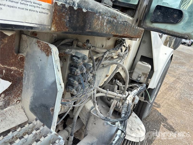 Elgin Pelican Sweeper Truck شاحنات كاسحة