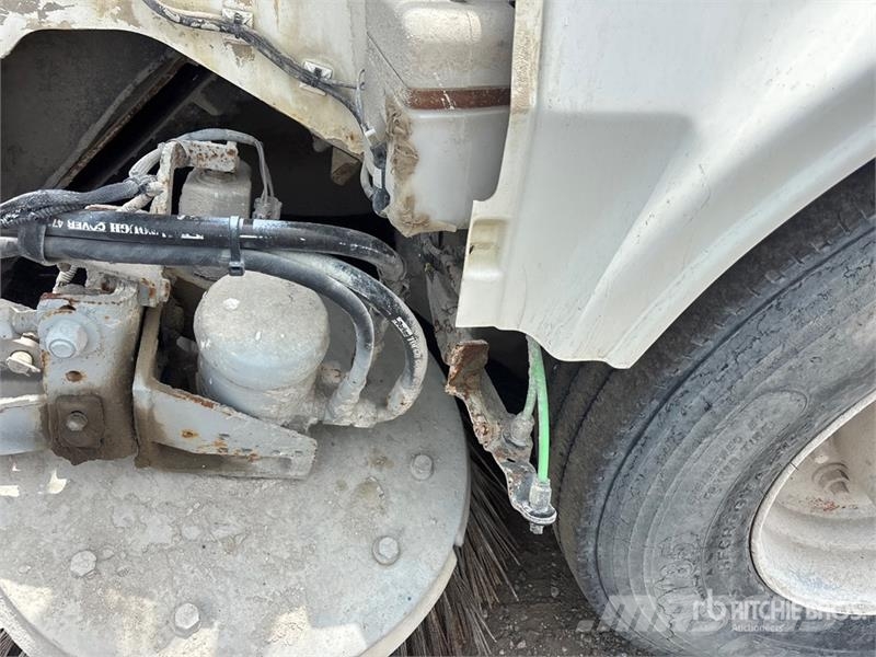 Elgin Pelican Sweeper Truck شاحنات كاسحة