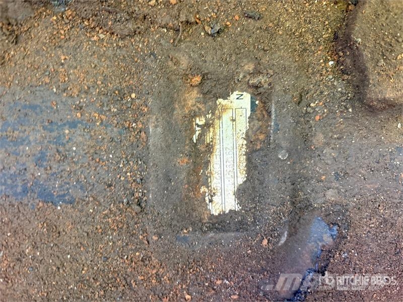 Epiroc MB 1650 96 in Hydraulic Breaker Плуги