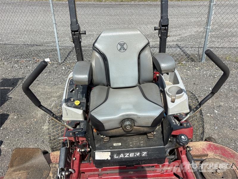 Exmark Lazer Z X-Series Ride-On 72 in Lawn Mower Rijmaaiers