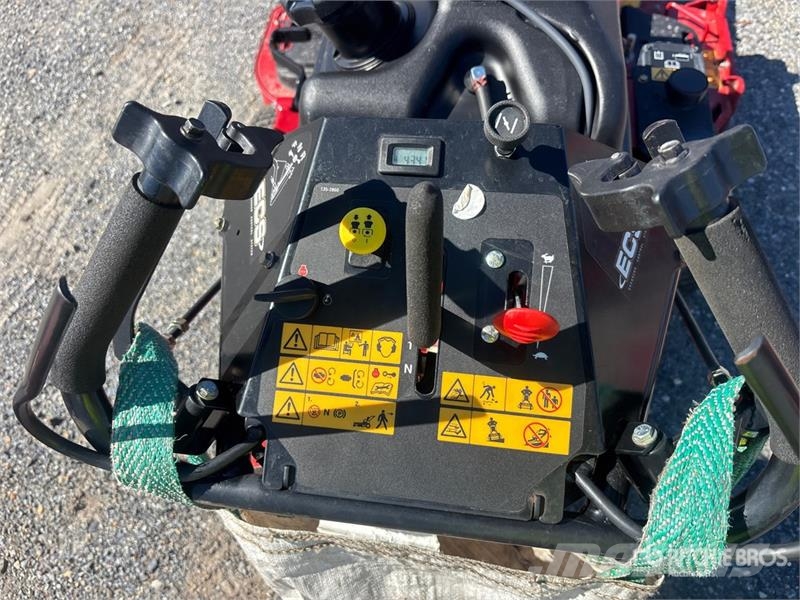 Exmark Turf Tracer S-Series 4x2 Ride-On 48 in Lawn Mower Vrtni traktor kosilnice