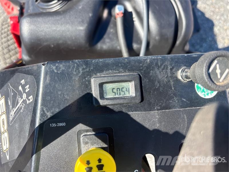 Exmark Turf Tracer S-Series 4x2 Ride-On 48 in Lawn Mower Vrtni traktor kosilnice