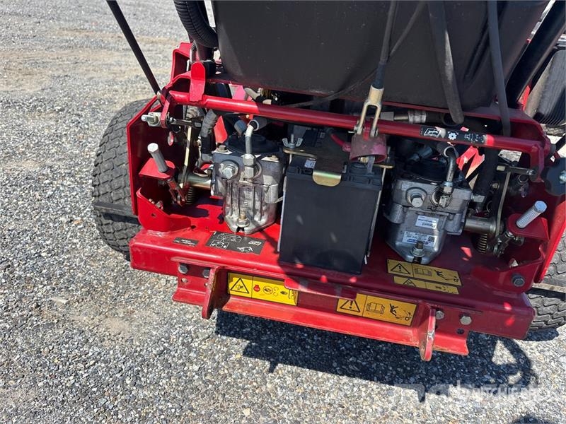 Exmark Turf Tracer X-Series 4x2 Ride-On Lawn Mower Vrtni traktor kosilnice