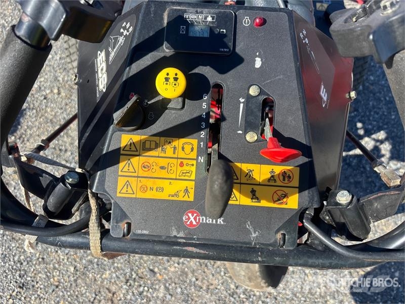 Exmark Turf Tracer X-Series 4x2 Ride-On Lawn Mower Vrtni traktor kosilnice