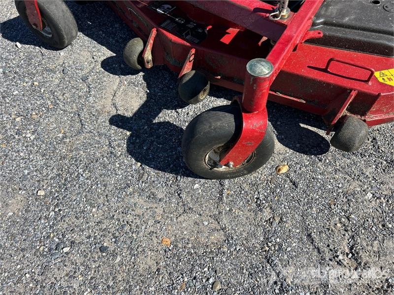 Exmark Turf Tracer X-Series Stand-On Lawn Mower Vrtni traktor kosilnice