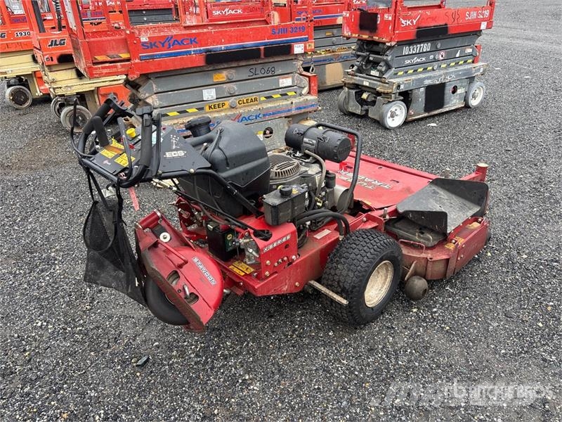Exmark Turf Tracer X-Series 4x2 Stand-On Lawn Mower ركوب الحشائش