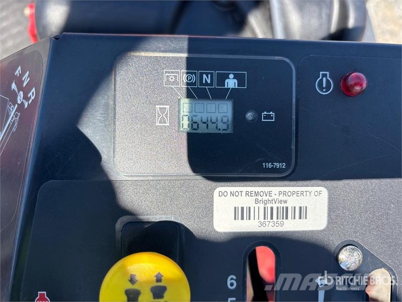 Exmark Turf Tracer X-Series 4x2 Ride-On Lawn Mower Vrtni traktor kosilnice