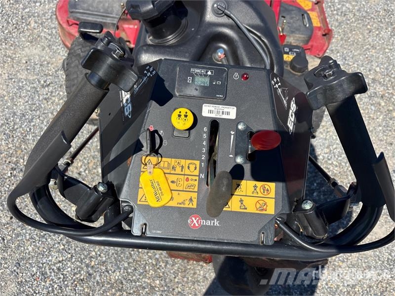 Exmark Turf Tracer X-Series 4x2 Stand-On Lawn Mower Vrtni traktor kosilnice