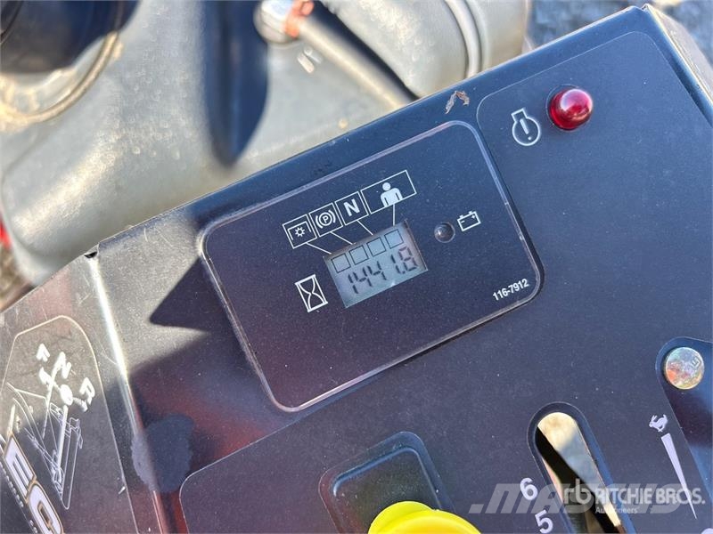 Exmark Turf Tracer X-Series Stand-On Lawn Mower ركوب الحشائش