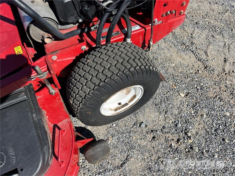 Exmark Turf Tracer X-Series Stand-On Lawn Mower Vrtni traktor kosilnice