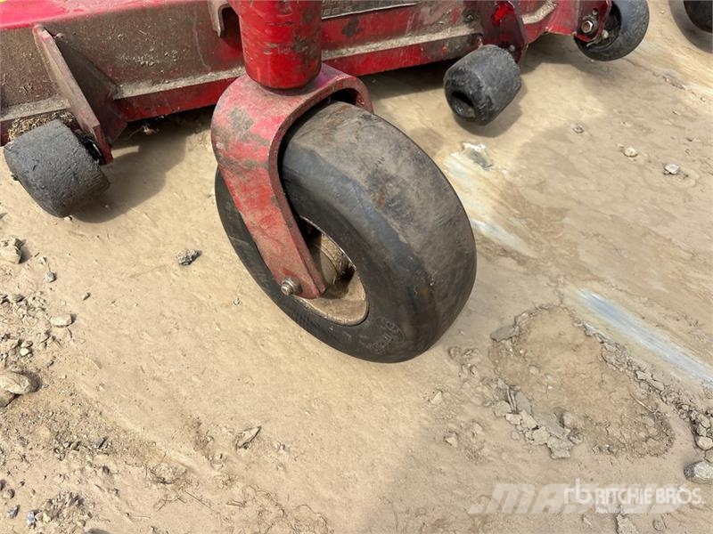 Exmark Turf Tracer X-Series Stand-On 60 in. Lawn Mower Vrtni traktor kosilnice