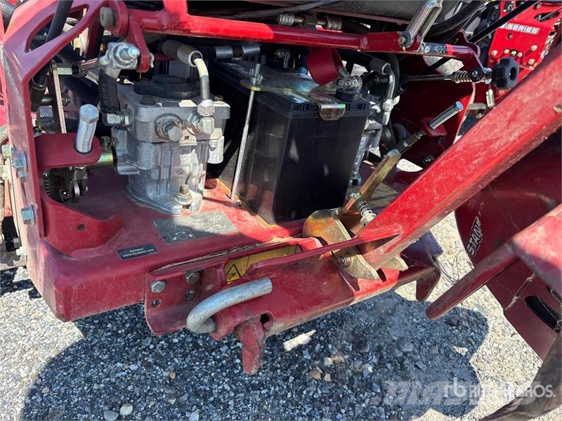 Exmark Turf Tracer X-Series 4x2 Ride-On Lawn Mower Vrtni traktor kosilnice