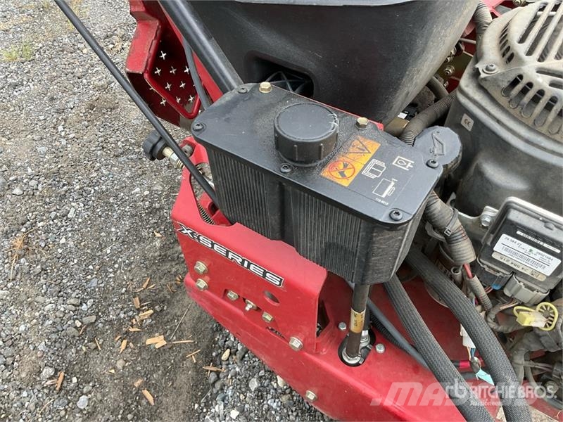 Exmark Turf Tracer X-Series Stand-On Lawn Mower Vrtni traktor kosilnice