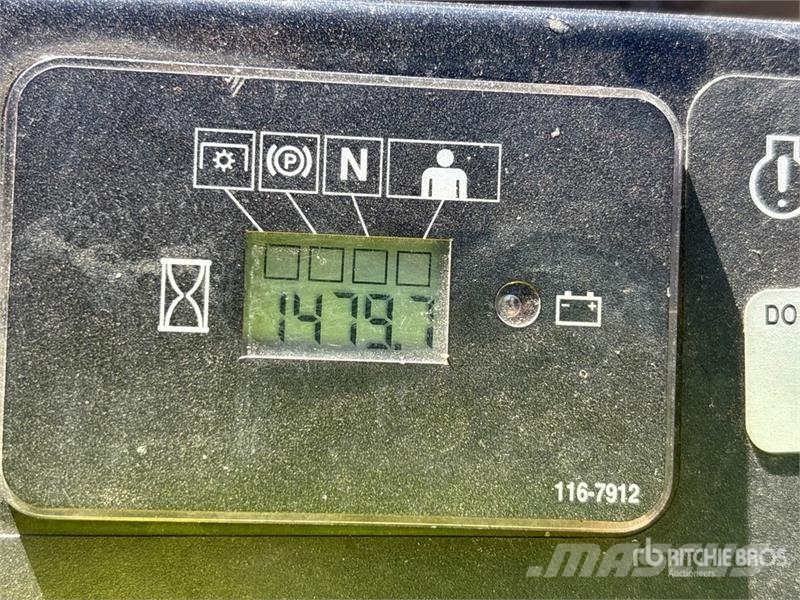 Exmark Turf Tracer X-Series Stand-On Lawn Mower ركوب الحشائش