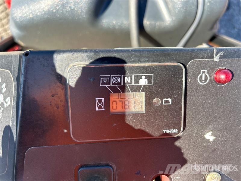 Exmark Turf Tracer X-Series Stand-On Lawn Mower Vrtni traktor kosilnice